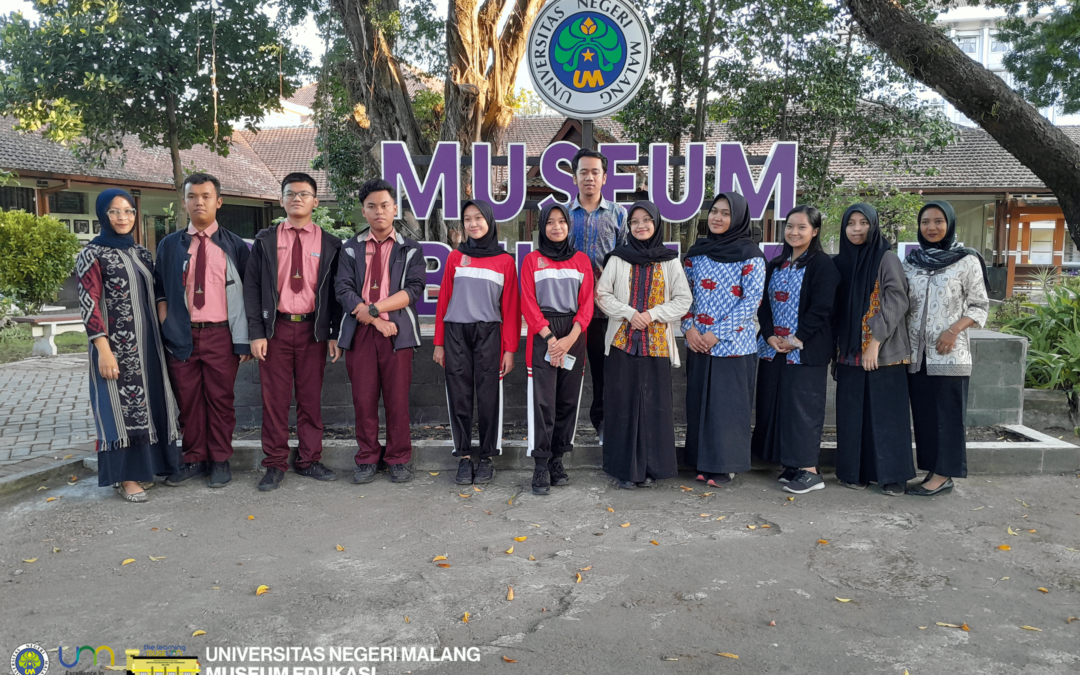 Kunjungan Komunitas Pelajar Sejarah (KOPAJA) SMA Tugu Malang di Museum Edukasi Universitas Negeri Malang